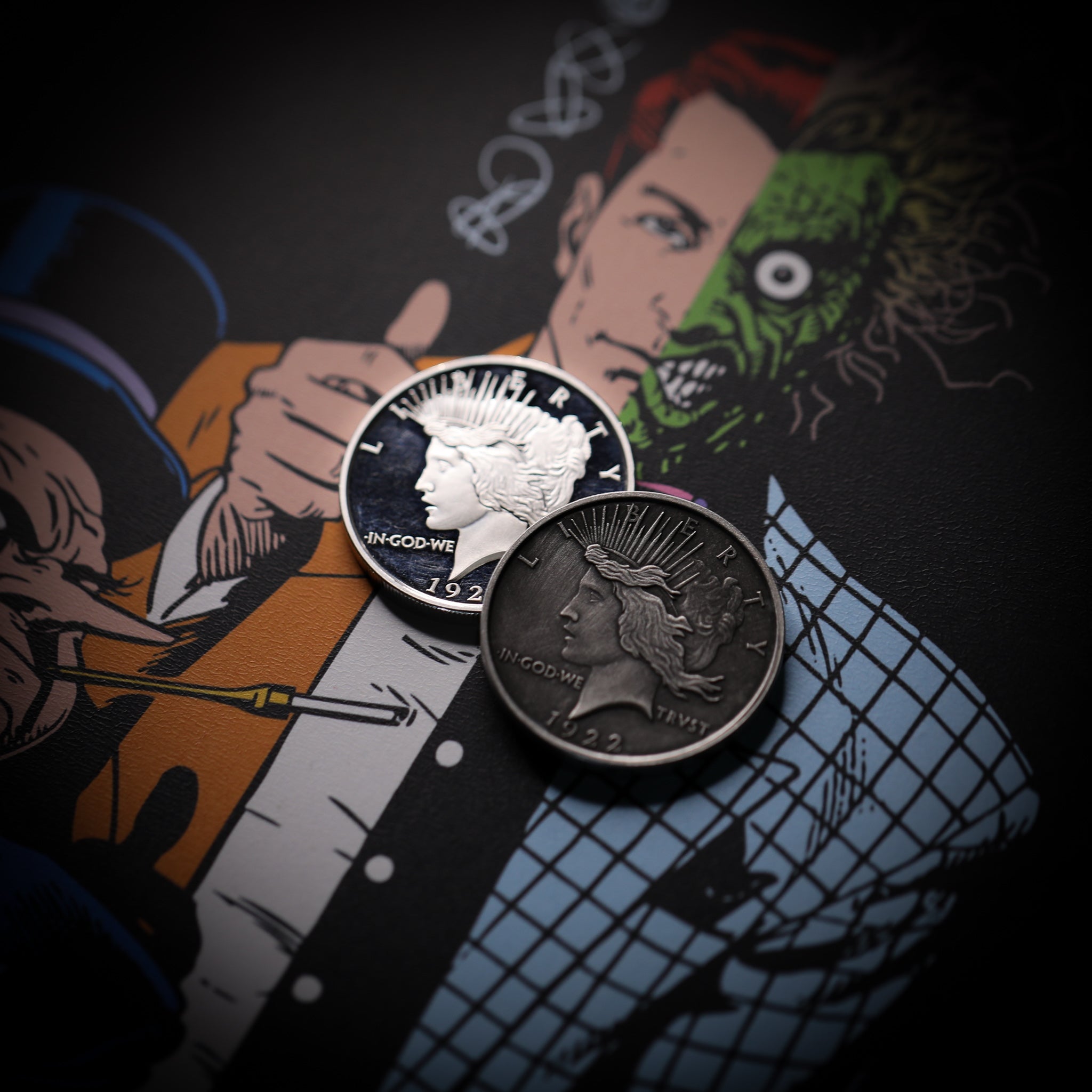 Pewter Movie Prop Coin Batman Dark Knight Two-Face Coin Replica - Harvey  Dent 1922 Silver Dollar Style Pewter Coin Batman Dark Knight Prop Replica  Pewter